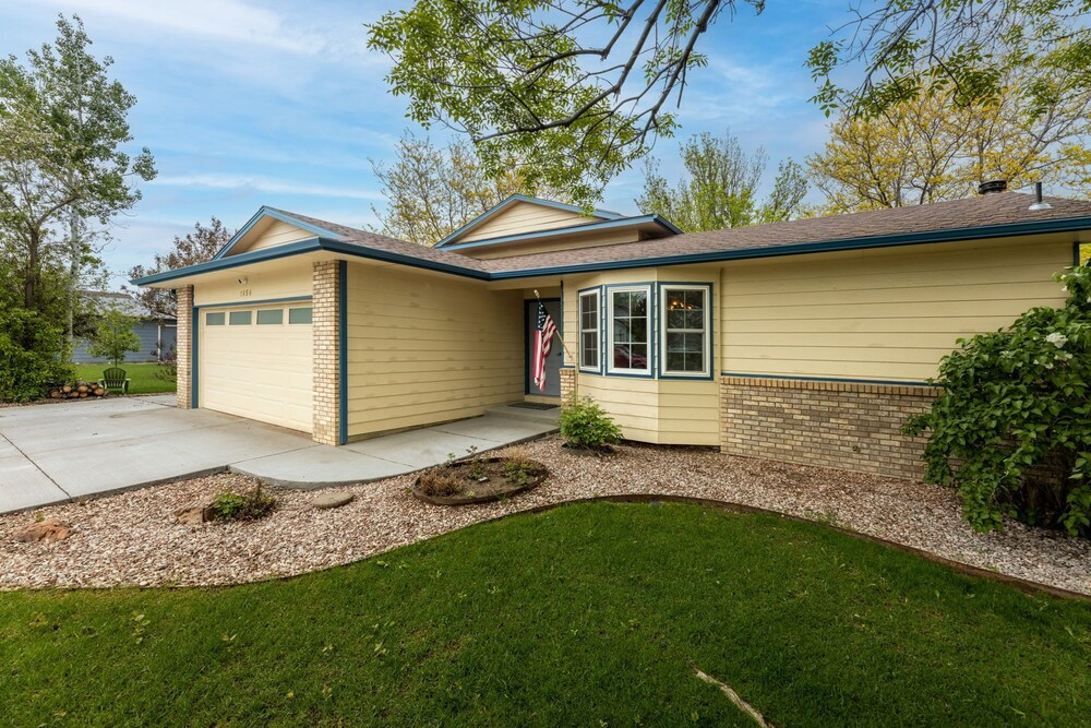 Brand new remodeled home 31miles away from Estes Park Loveland Vrbo