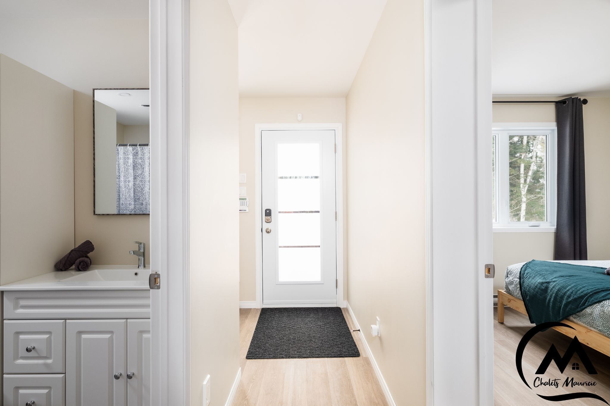 Escapade de Rêve! Chalet Neuf avec Spa, Vue Imprenable sur les Montagnes!