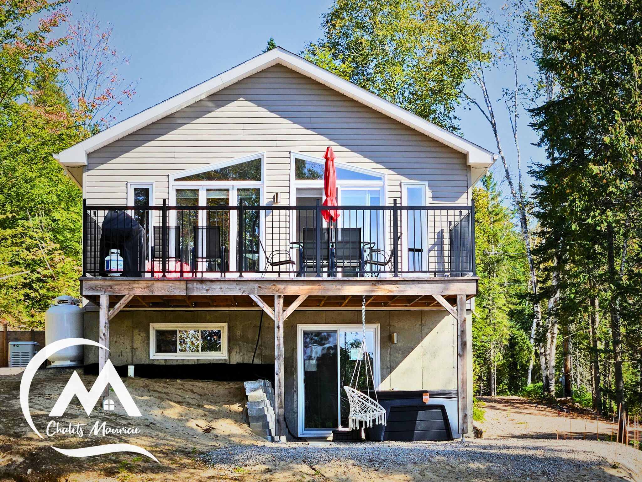 Escapade de Rêve! Chalet Neuf avec Spa, Vue Imprenable sur les Montagnes!