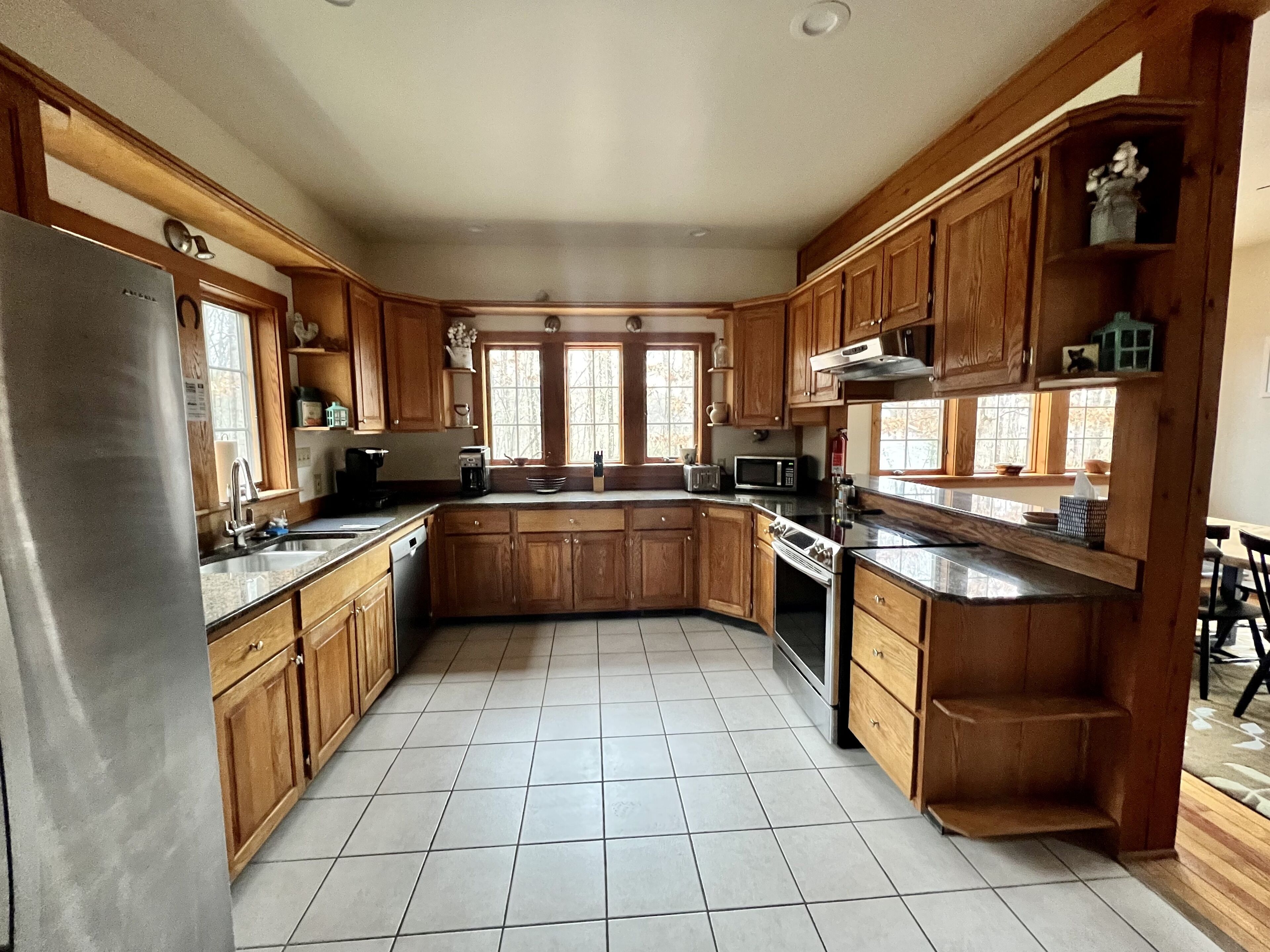 Quiet Poconos Chalet, Sleeps up to 12, Close to Skiing, Hiking, Wineries & More.