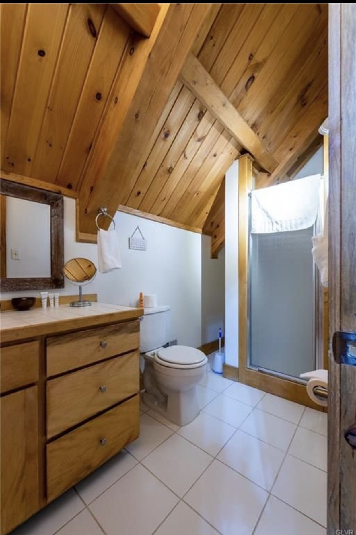 Quiet Poconos Chalet, Sleeps up to 12, Close to Skiing, Hiking, Wineries & More.