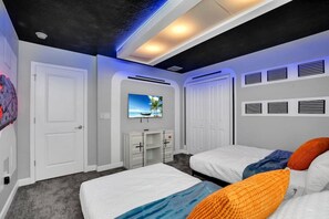 9 habitaciones, escritorio y tabla de planchar con plancha 