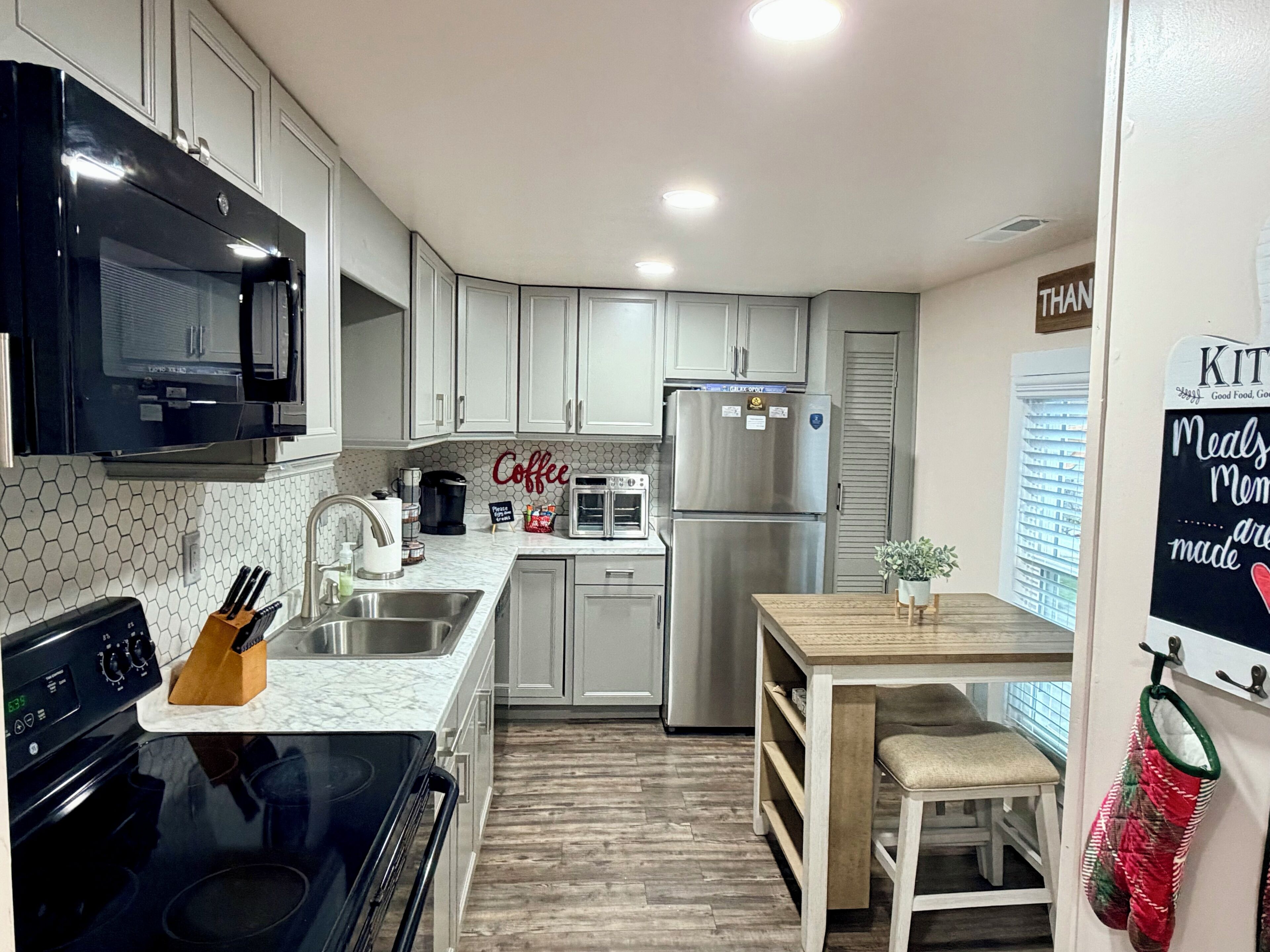 冰箱、微波炉、烤箱、炉灶