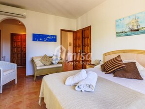 4 Schlafzimmer, BĂŒgeleisen/BĂŒgelbrett, WLAN, BettwĂ€sche