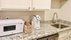 Full-sized fridge, microwave, stovetop, dishwasher - The Drift (North Charleston)