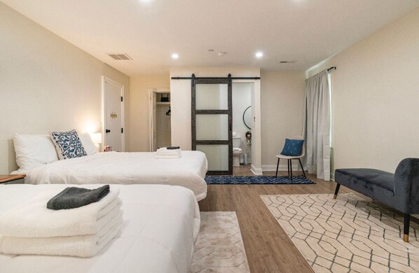 Didekorasi berbeda-beda dan dilengkapi dengan perabotan berbeda-beda