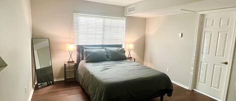 2 Schlafzimmer, Bügeleisen/Bügelbrett, Bettwäsche