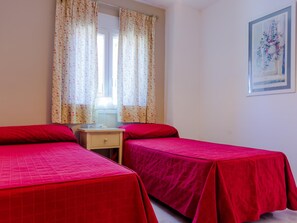 2 soverom, strykejern/-brett, internettilgang og sengetøy