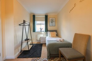 3 bedrooms, desk, iron/ironing board, WiFi