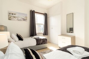 2 bedrooms, desk, iron/ironing board, free WiFi