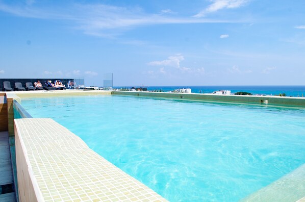 Outdoor pool, a heated pool - Stunning Oceanfront View Apt-Gym, Rooftop, Parking (Playa del Carmen)
