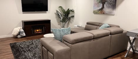 Smart TV, fireplace