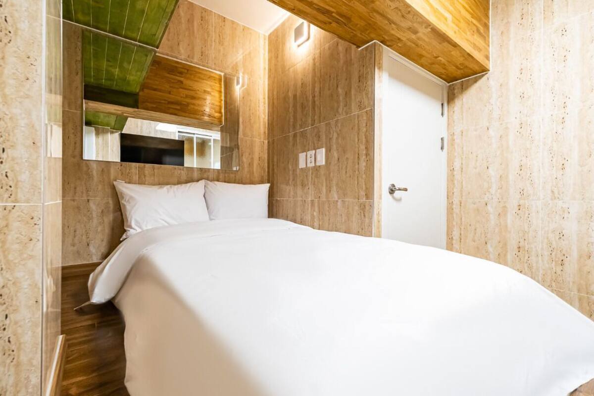 Quarto solteiro standard | Escrivaninha, ferros/tábuas de passar roupa, Wi-Fi de cortesia