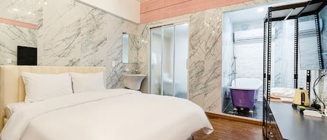 Escrivaninha, ferros/tábuas de passar roupa, Wi-Fi de cortesia