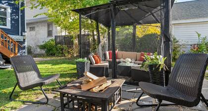 Restful Comfy Retreat W Free Parking with Laundry and Close to Downtown Chicago