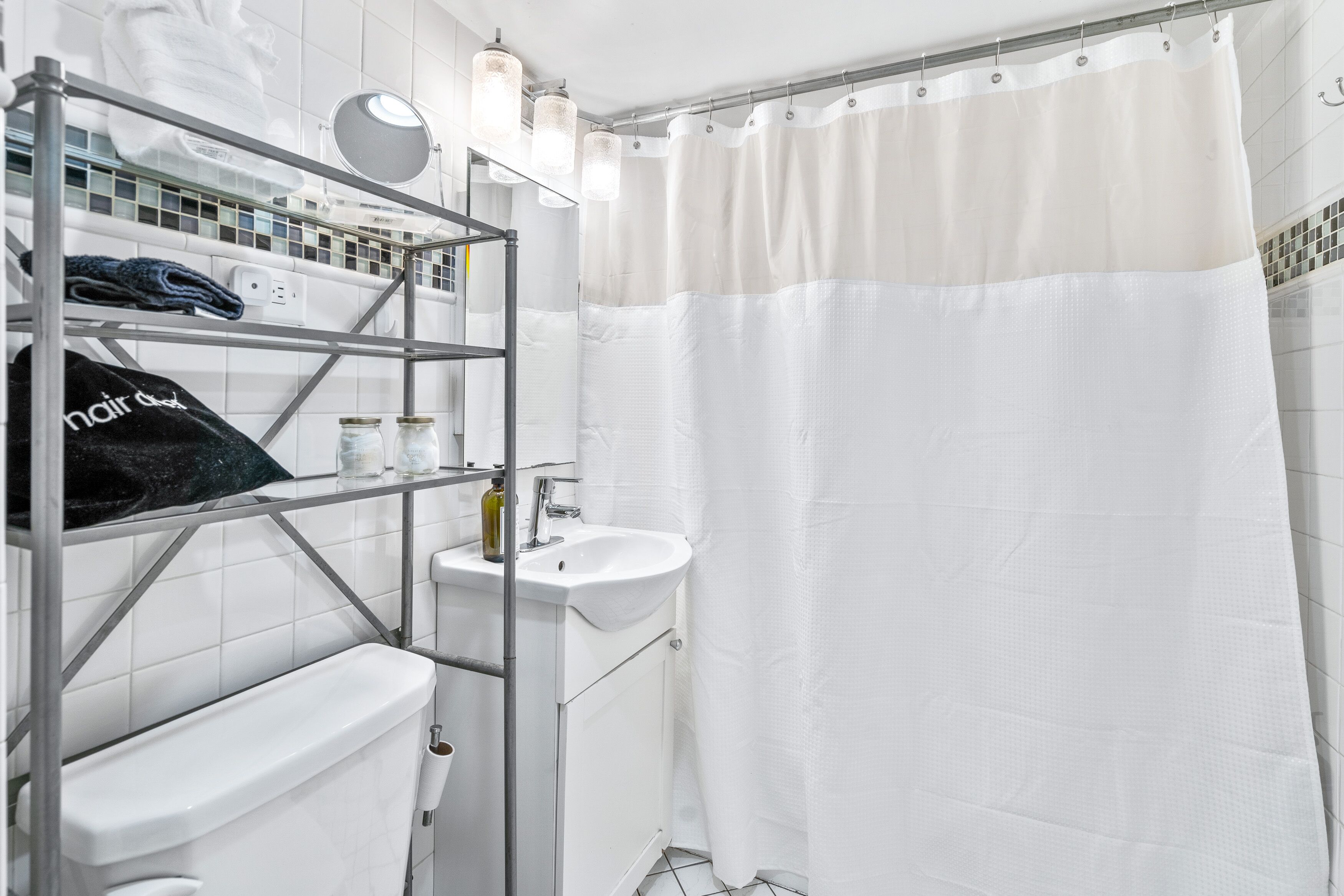 Peaceful 2 Bed w FirePit Free Parking 15 mins to Downtown Chicago