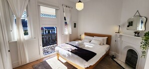 4 bedrooms, desk, iron/ironing board, free WiFi - Stylish Terrace Living in Paddington's Heart (Paddington)