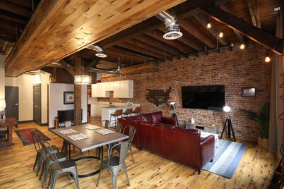 Spectacular Roof Top Patio 3bd Apartment in Downtown Glens Falls