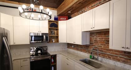 Spectacular Roof Top Patio 3bd Apartment in Downtown Glens Falls
