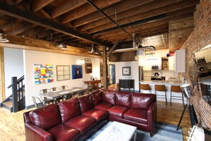 Interior - Spectacular Roof Top Patio 3bd Apartment in Downtown Glens Falls (Glens Falls)