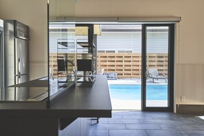 Luxe villa, 6 slaapkamers, privézwembad, uitzicht op bergen | Privékeuken | Een koelkast met diepvriezer, een microgolfoven, een oven, een kookplaat