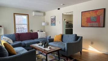 Smart TV, fireplace, books, stereo