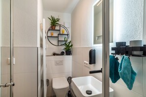 تجهيزات دش، مجففات شعر، مناشف