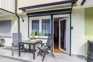 تناول الطعام بالخارج