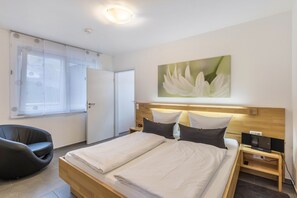 1 habitación, tabla de planchar con plancha, wifi gratis y ropa de cama 