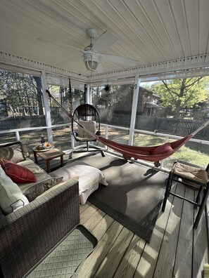 Living area - Casa Bella Vita is waiting to share the beautiful life with you! (Charleston)