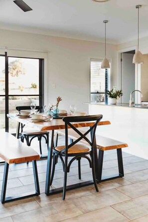 Dining - The Oaks Country Getaway (Canowindra)