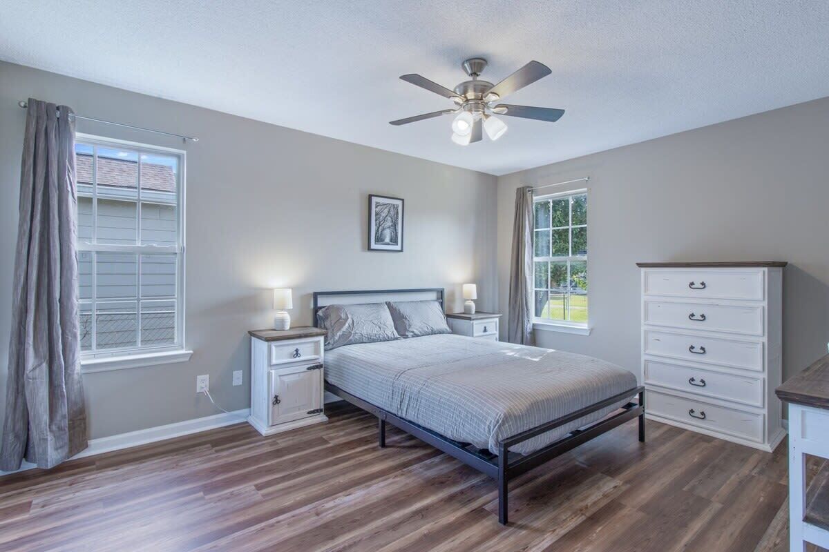 3 slaapkamers, een strijkplank/strijkijzer, wifi, beddengoed