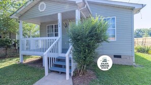 Exterior - Crossroads Cottage l Grill & high speed internet (Chattanooga)