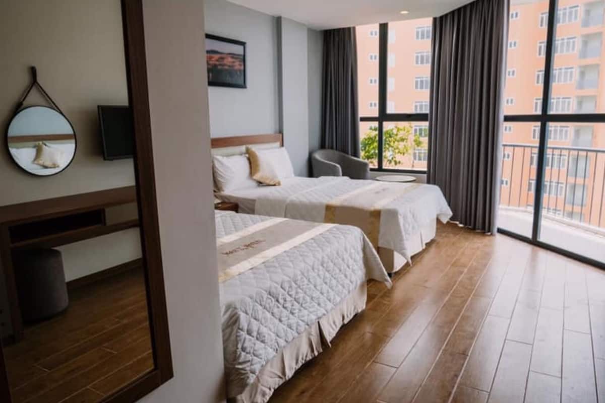 Minibar, escritorio, wifi gratis y ropa de cama