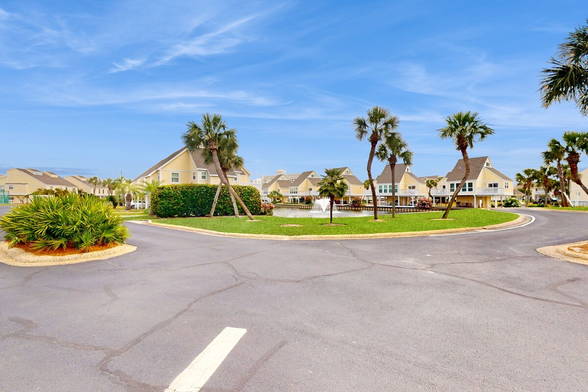 Photo 42 of Dog-friendly condo with pools, tennis, golf, deeded beach access, & deck