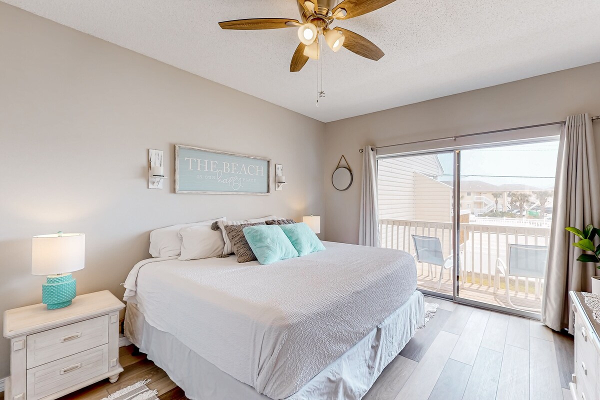 Photo 16 of Dog-friendly condo with pools, tennis, golf, deeded beach access, & deck