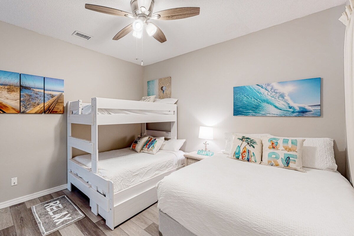 Photo 23 of Dog-friendly condo with pools, tennis, golf, deeded beach access, & deck