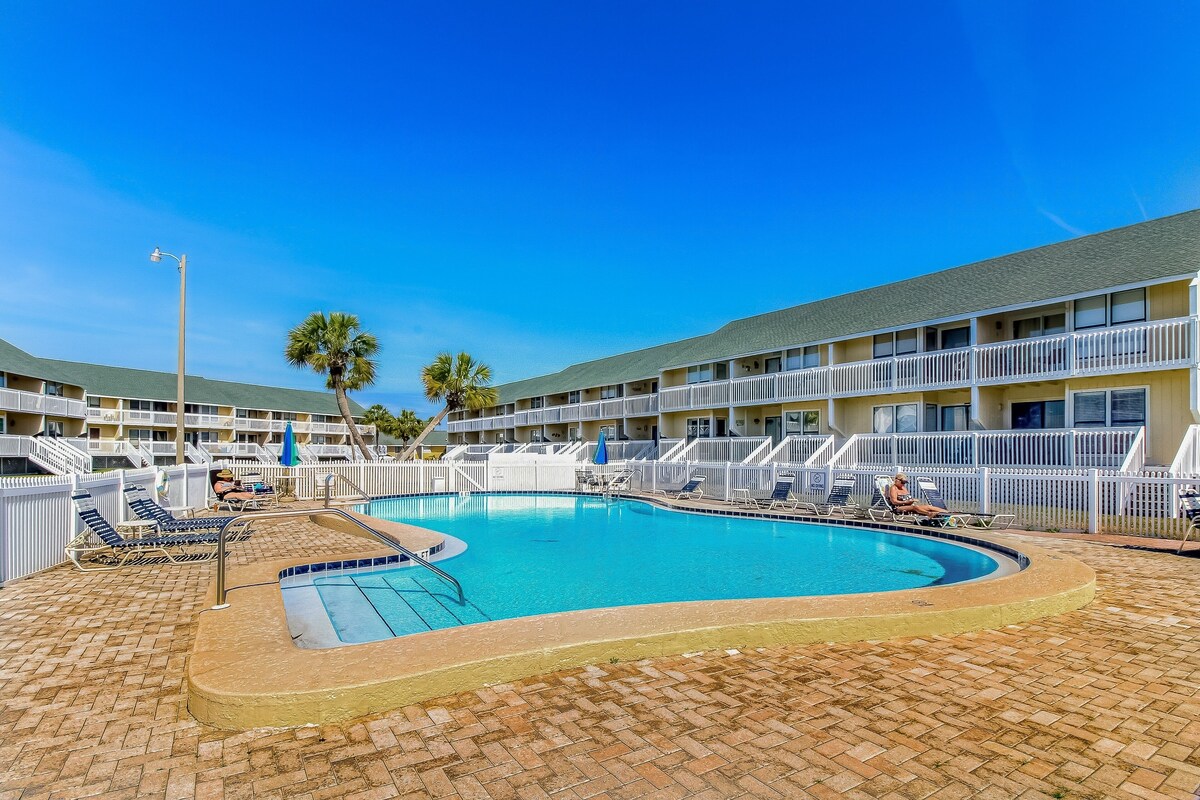Photo 37 of Dog-friendly condo with pools, tennis, golf, deeded beach access, & deck
