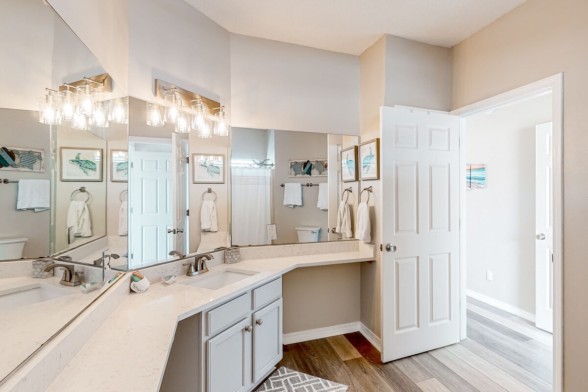 Photo 20 of Dog-friendly condo with pools, tennis, golf, deeded beach access, & deck