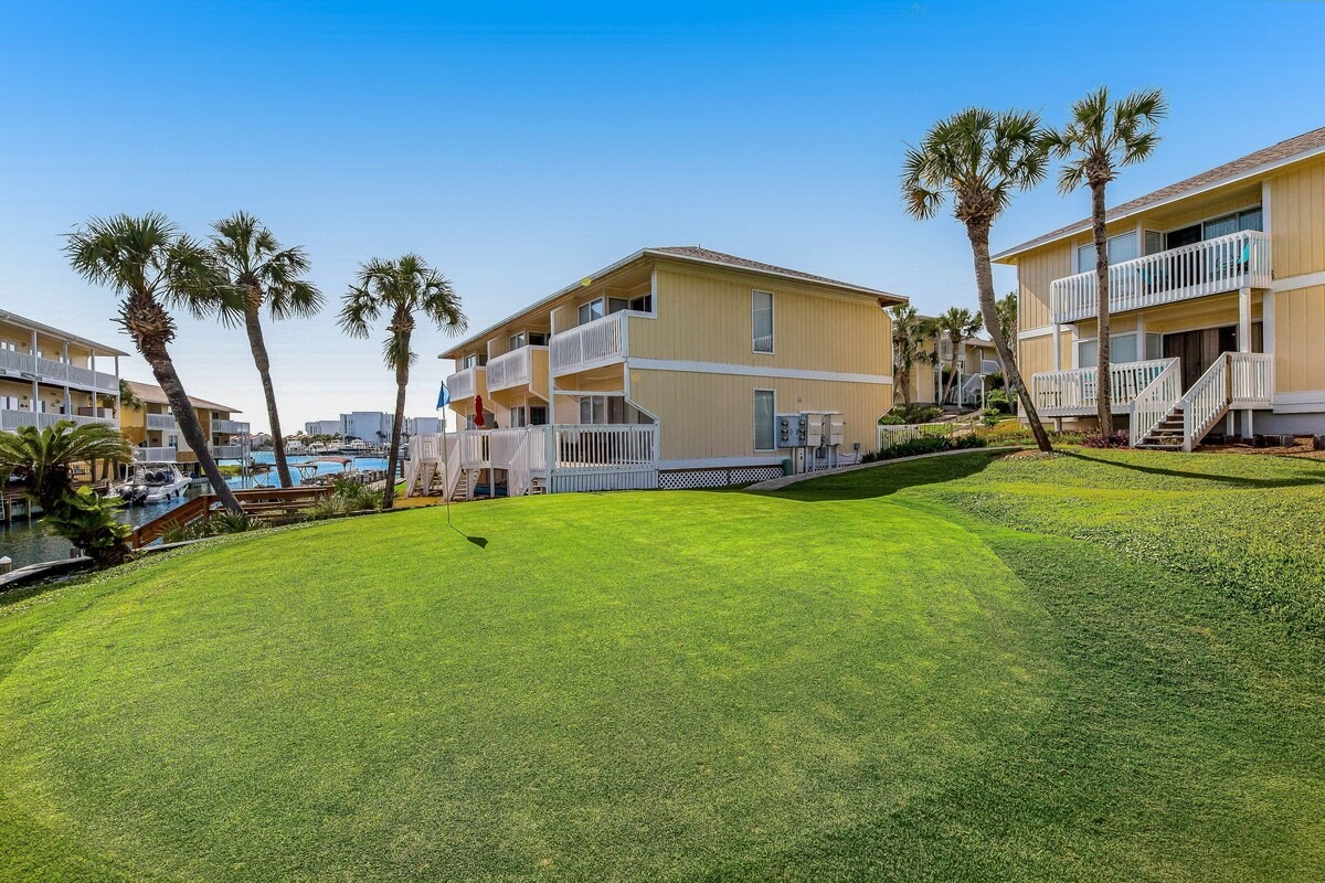 Photo 4 of Dog-friendly condo with pools, tennis, golf, deeded beach access, & deck