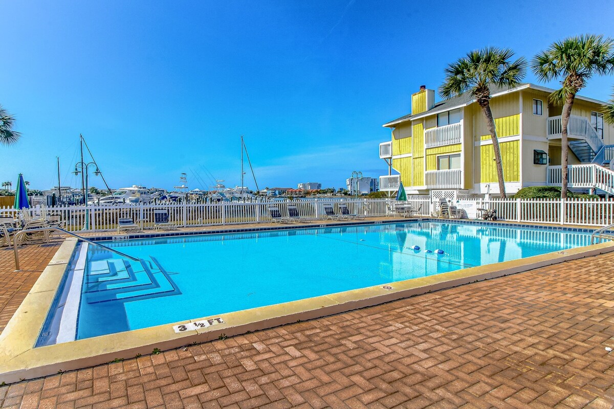 Photo 2 of Dog-friendly condo with pools, tennis, golf, deeded beach access, & deck