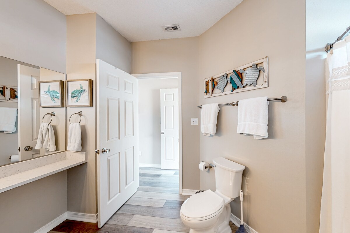 Photo 22 of Dog-friendly condo with pools, tennis, golf, deeded beach access, & deck