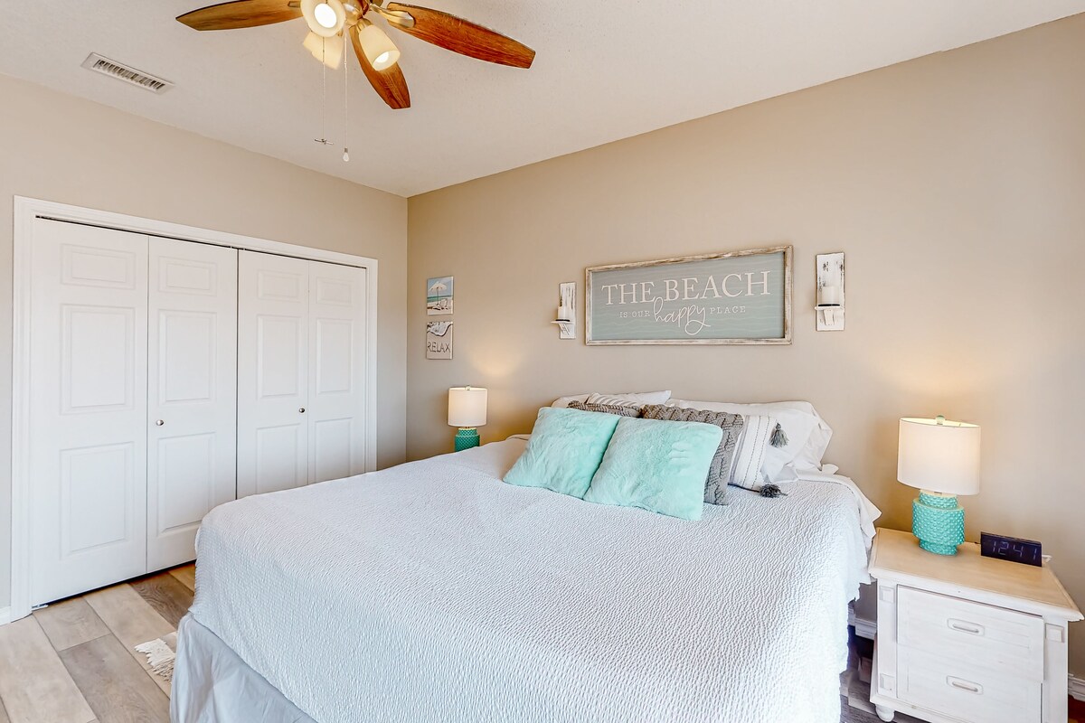 Photo 17 of Dog-friendly condo with pools, tennis, golf, deeded beach access, & deck