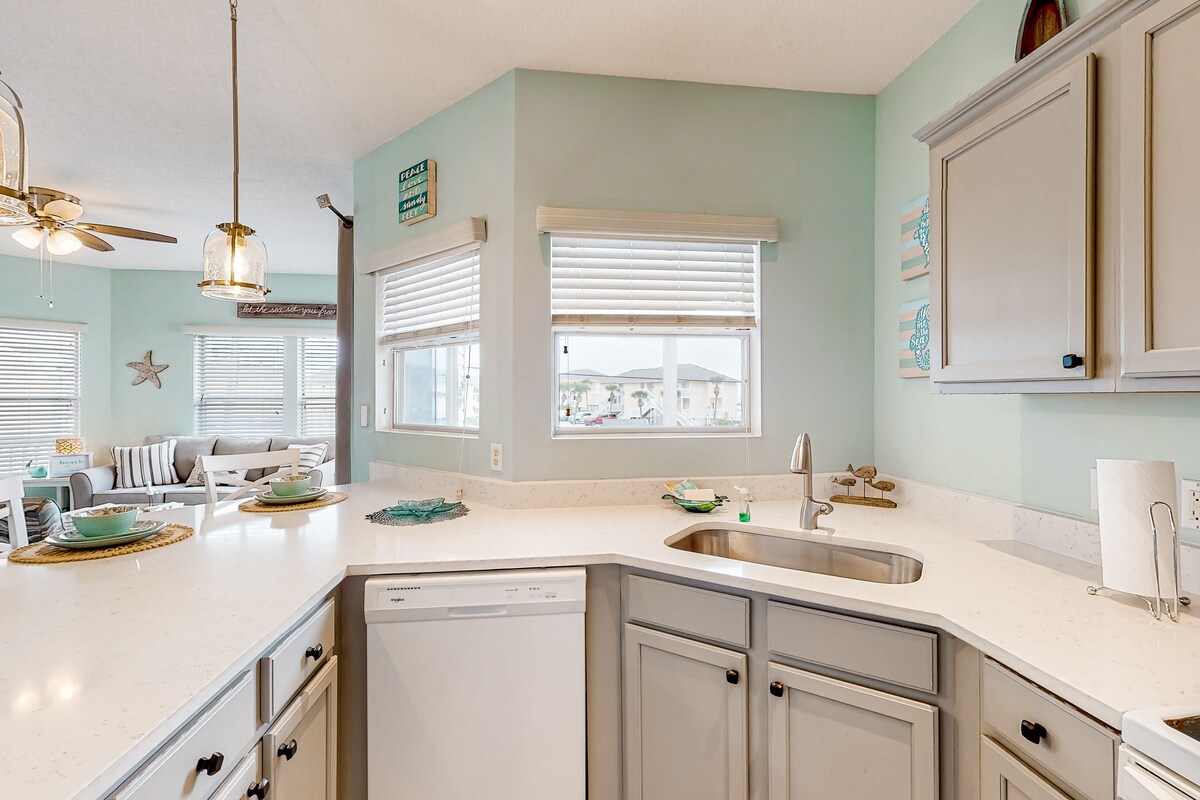 Photo 15 of Dog-friendly condo with pools, tennis, golf, deeded beach access, & deck