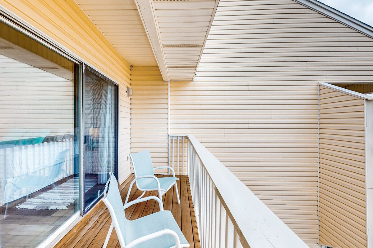 Photo 29 of Dog-friendly condo with pools, tennis, golf, deeded beach access, & deck