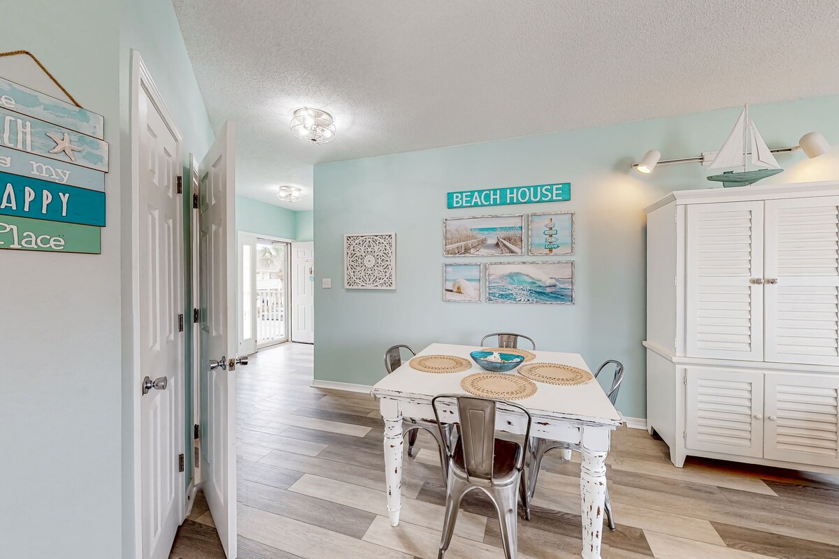 Photo 11 of Dog-friendly condo with pools, tennis, golf, deeded beach access, & deck