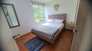 2 عدّة غرف نوم وواي فاي مجانًا وملاءات أسرّة