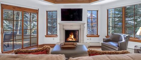 Smart TV, fireplace