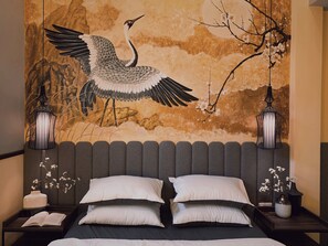 Individually decorated, desk, laptop workspace, free WiFi - Aluny Boutiquestay (Can Tho)