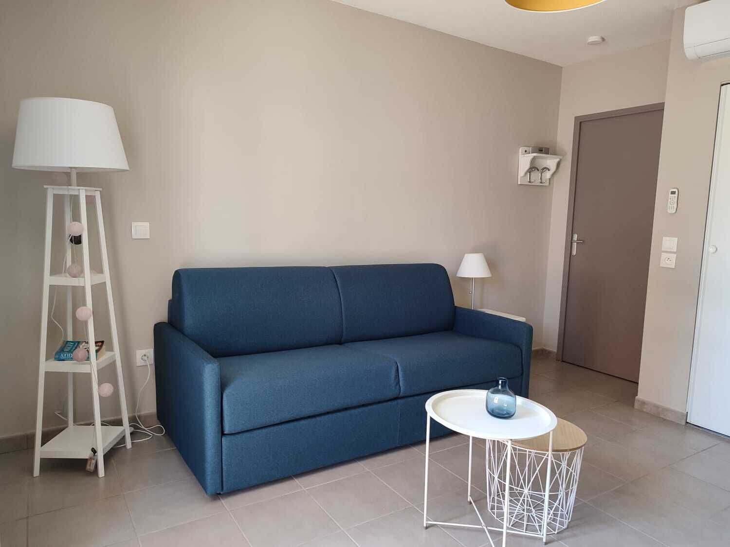 400 m from the beach studio 25m2 air-conditioned swimming pool